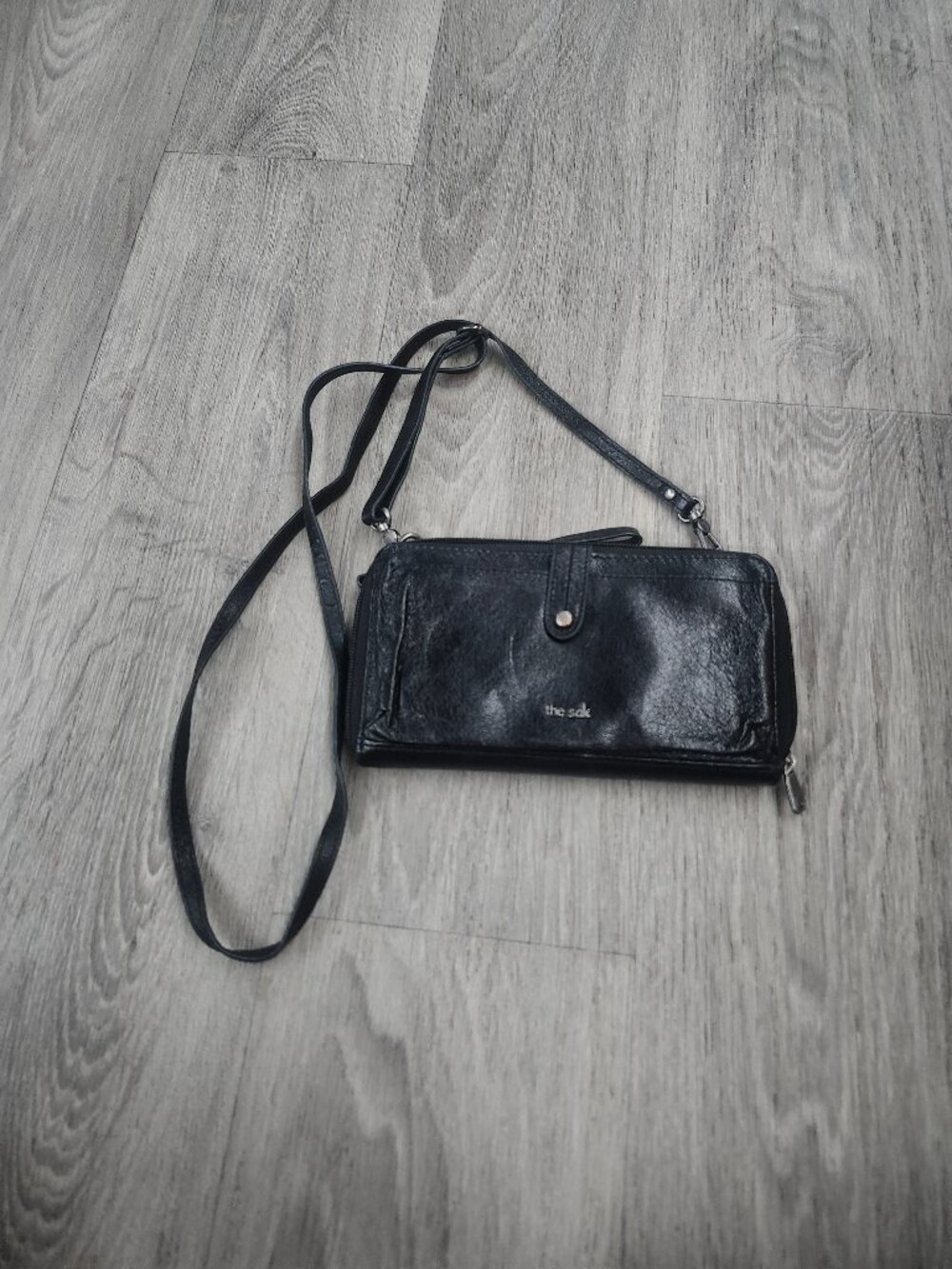 The Sak Iris Crossbody Purse Wallet Leather Outside Phone Pocket Zip Adjustable